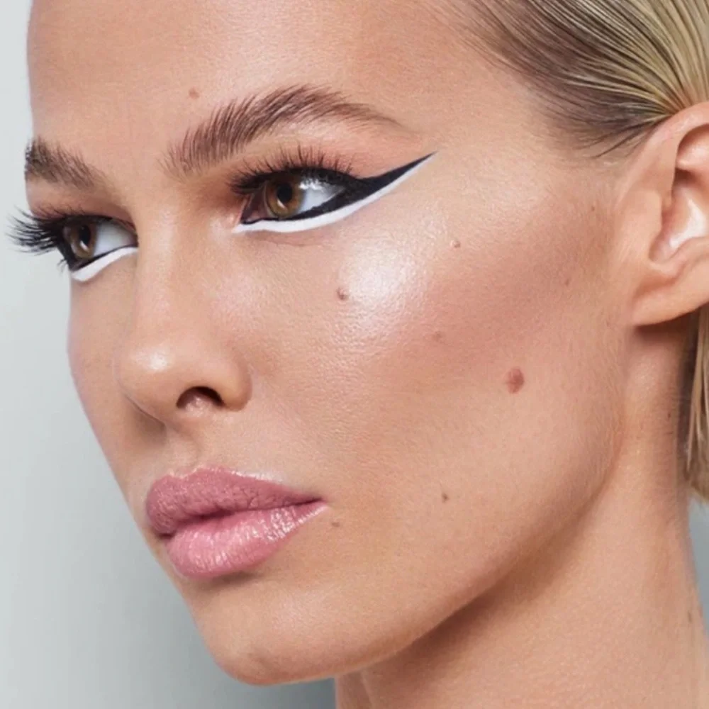 r.e.m. Beauty On Your Collar Plumping Lipgloss Waterfalls